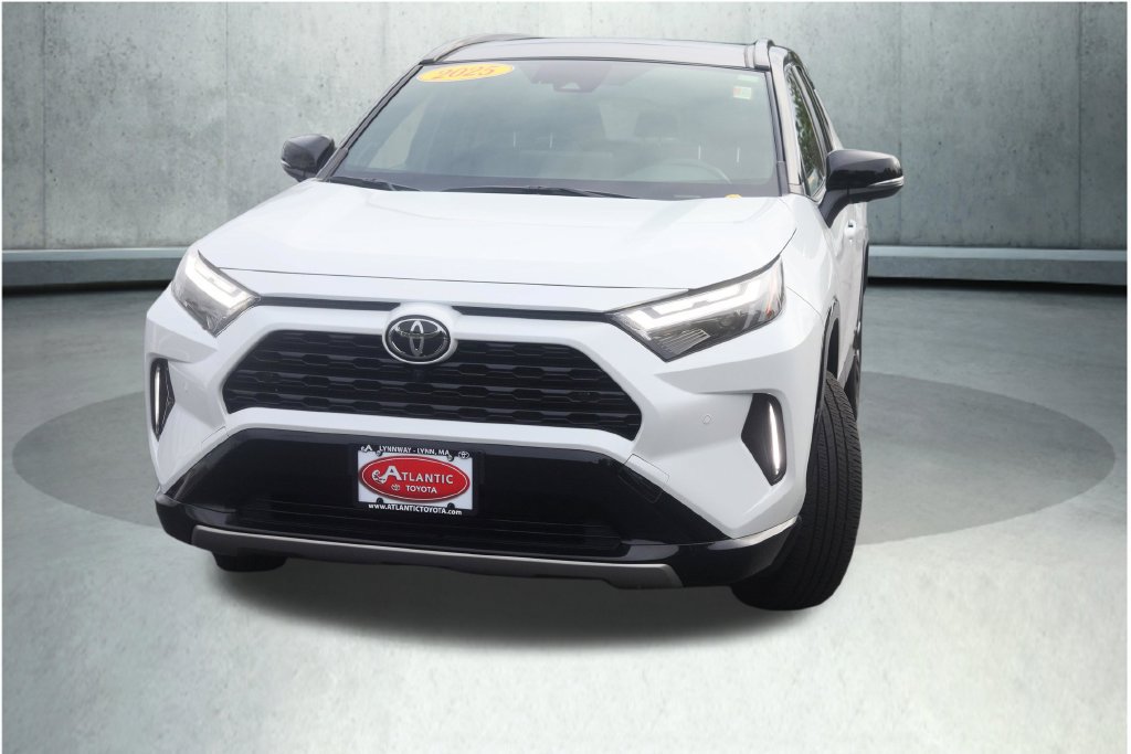 Used 2025 Toyota RAV4 XSE w/ Advanced Technology Package AWD/4WD image 34