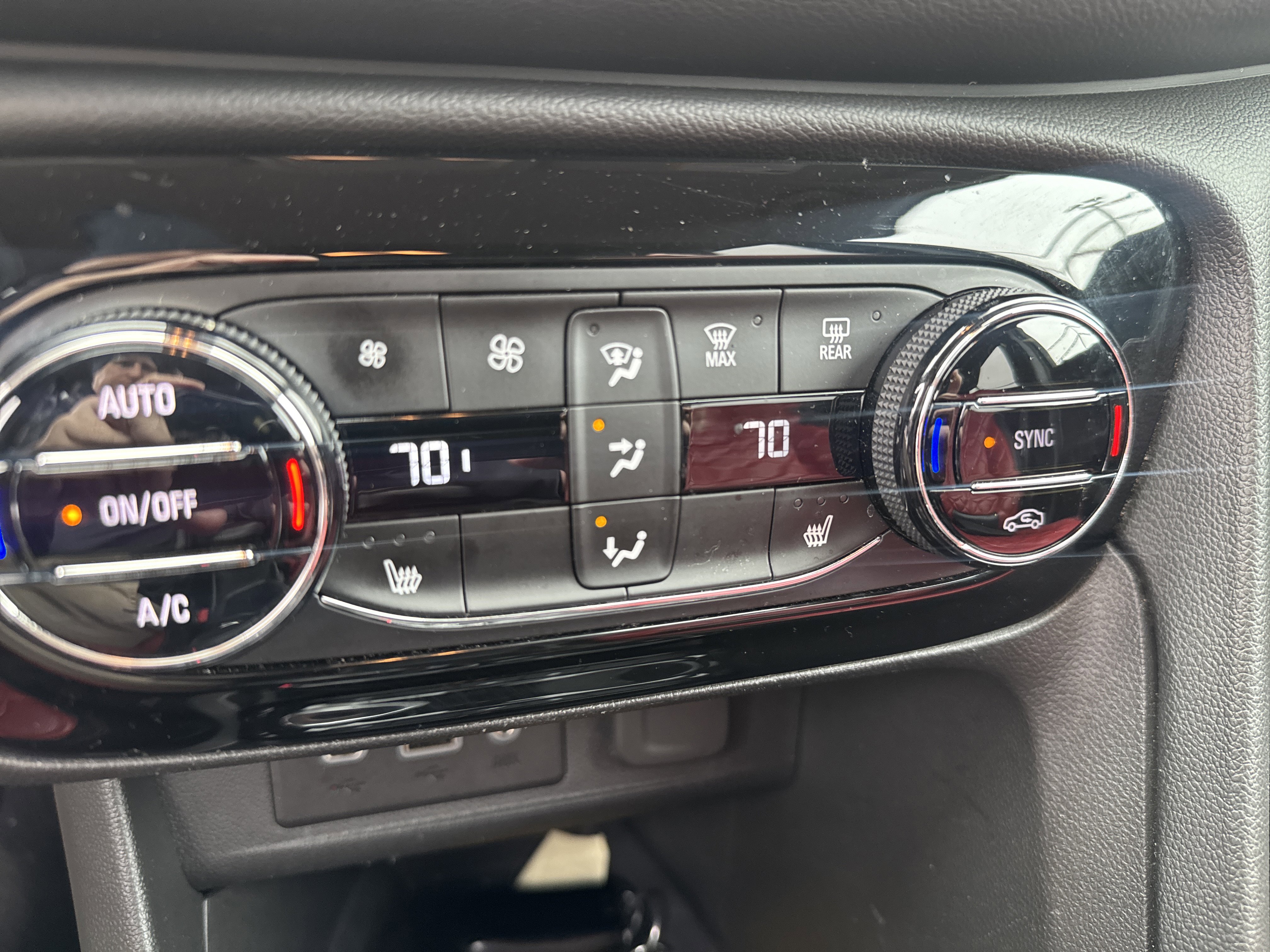 Used 2022 Buick Encore GX Select w/ Sport Touring Package image 27