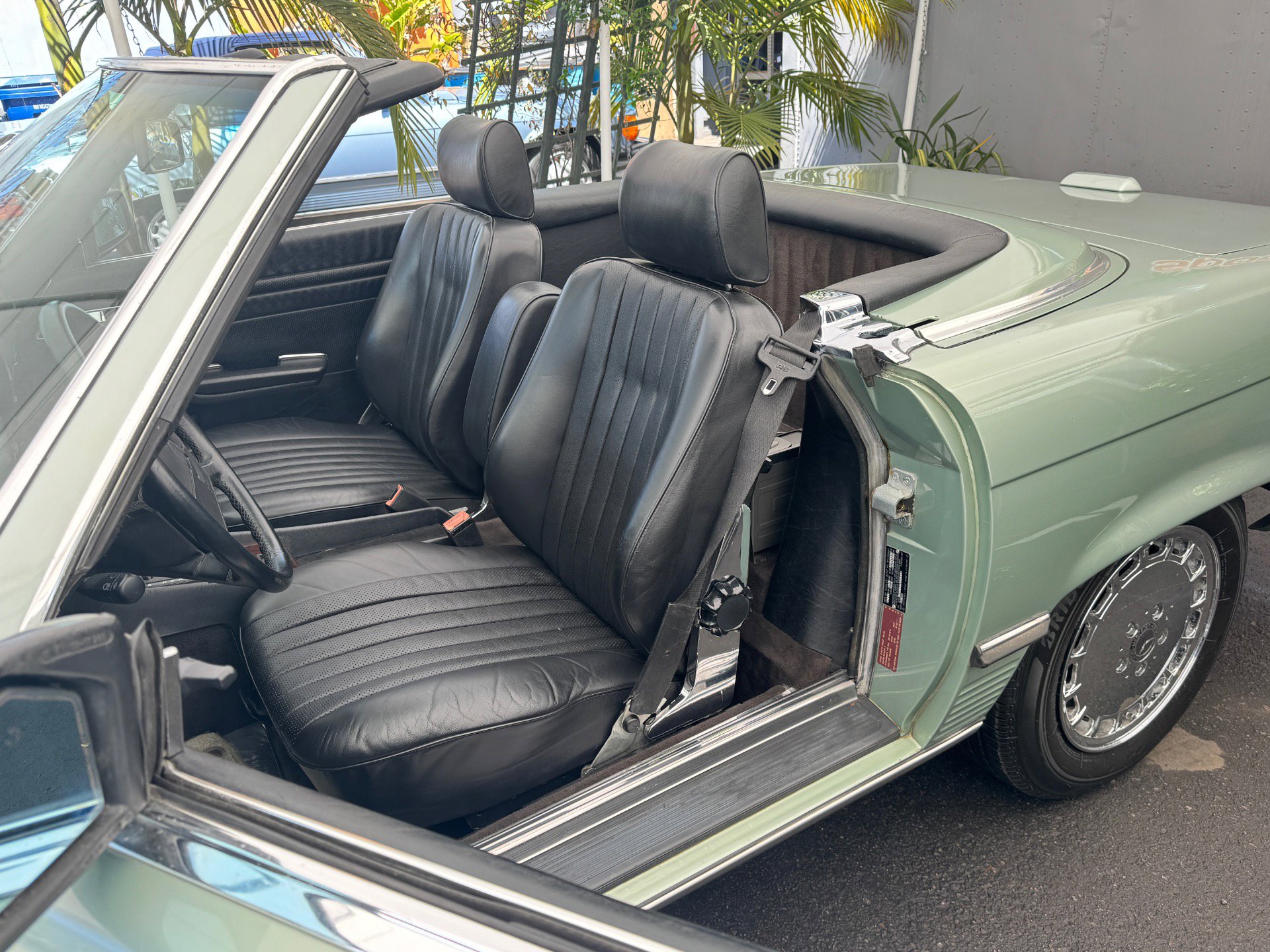 Used 1988 Mercedes-Benz 560 SL image 17