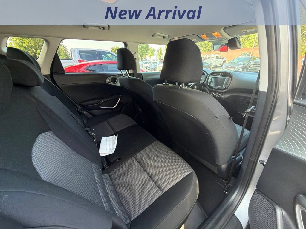 Used 2025 Kia Soul LX w/ LX Technology Package FWD image 7
