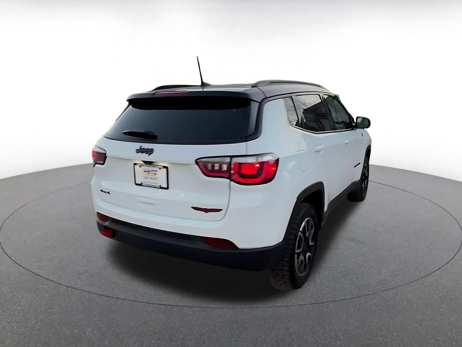 Used 2025 Jeep Compass Trailhawk image 14