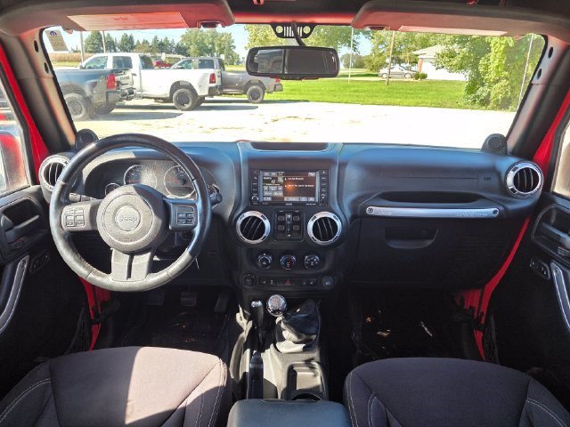 Used 2013 Jeep Wrangler Unlimited Rubicon w/ Dual Top Group AWD/4WD image 19