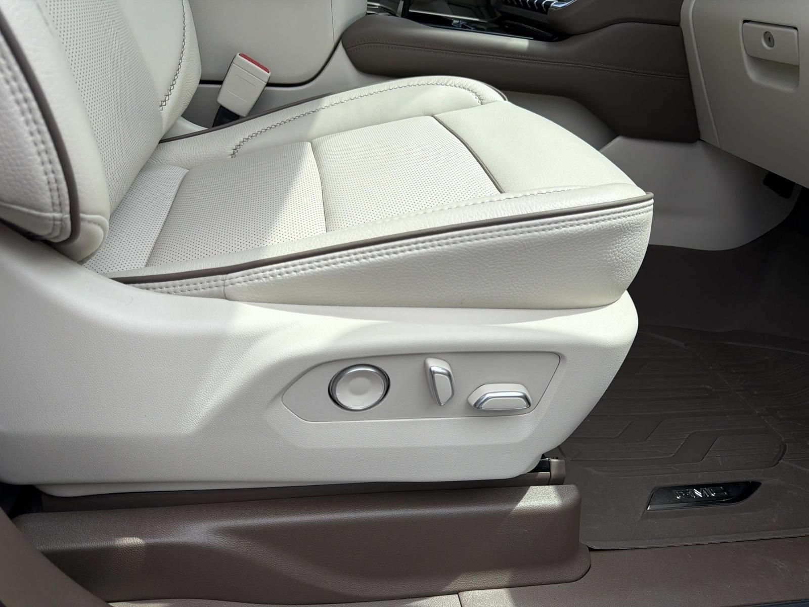 Used 2026 GMC Yukon XL Denali w/ Sun & Power Step Package RWD image 12