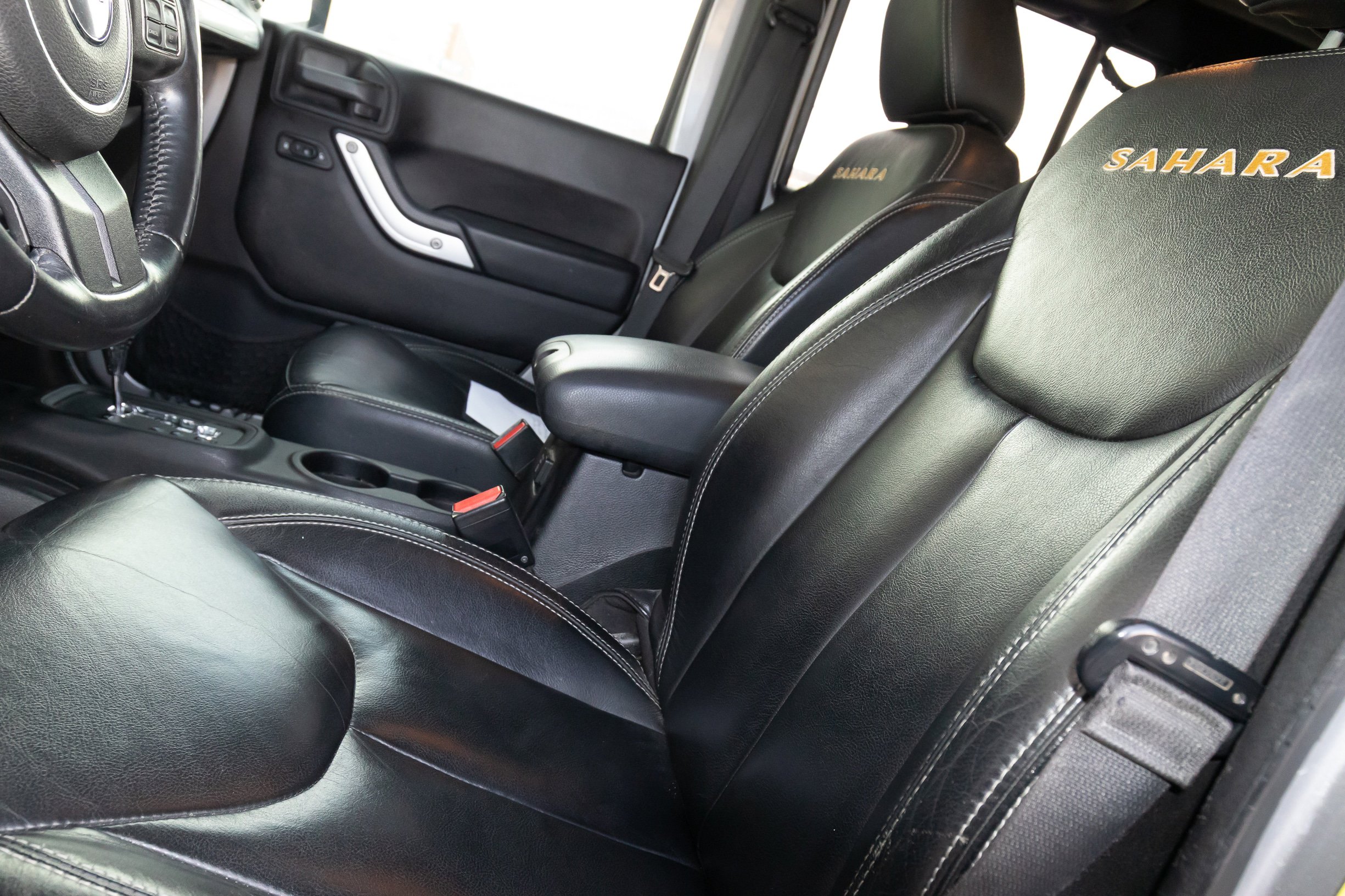 Used 2014 Jeep Wrangler Unlimited Sahara w/ Connectivity Group AWD/4WD image 10