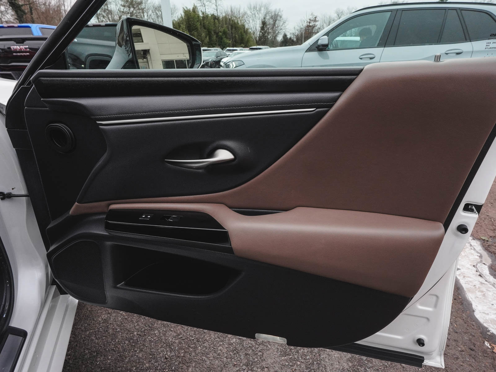 Used 2023 Lexus ES 250 w/ Premium Package image 9