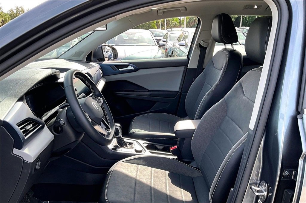 Certified 2022 Volkswagen Taos SE w/ Panoramic Sunroof Package image 21