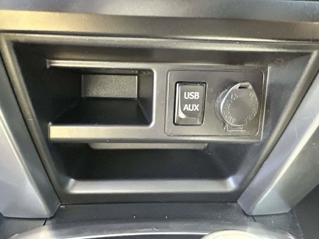 Used 2018 Toyota 4Runner SR5 AWD/4WD image 30