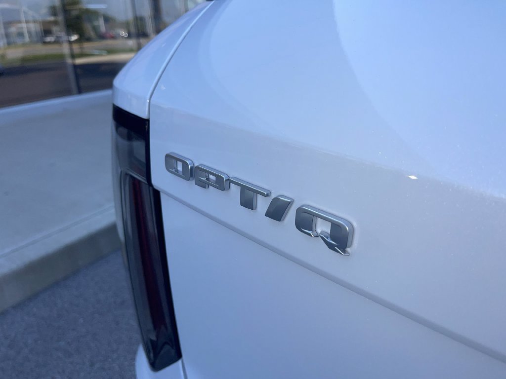 New 2027 Cadillac Optiq Luxury w/ LPO, Floor Liner Package AWD/4WD image 12