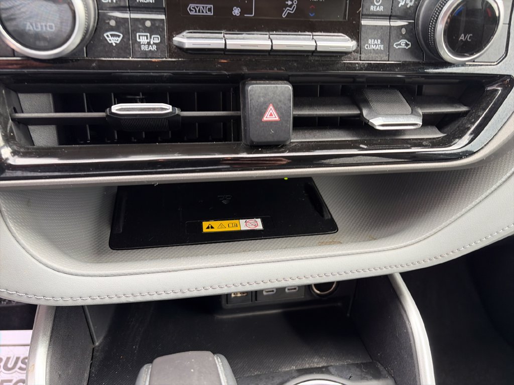 Used 2023 Toyota Highlander XLE AWD/4WD image 21