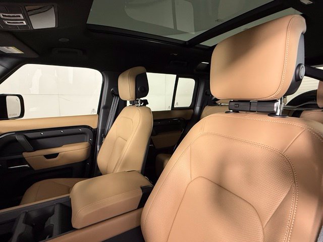 New 2026 Land Rover Defender 110 X-Dynamic SE AWD/4WD image 16
