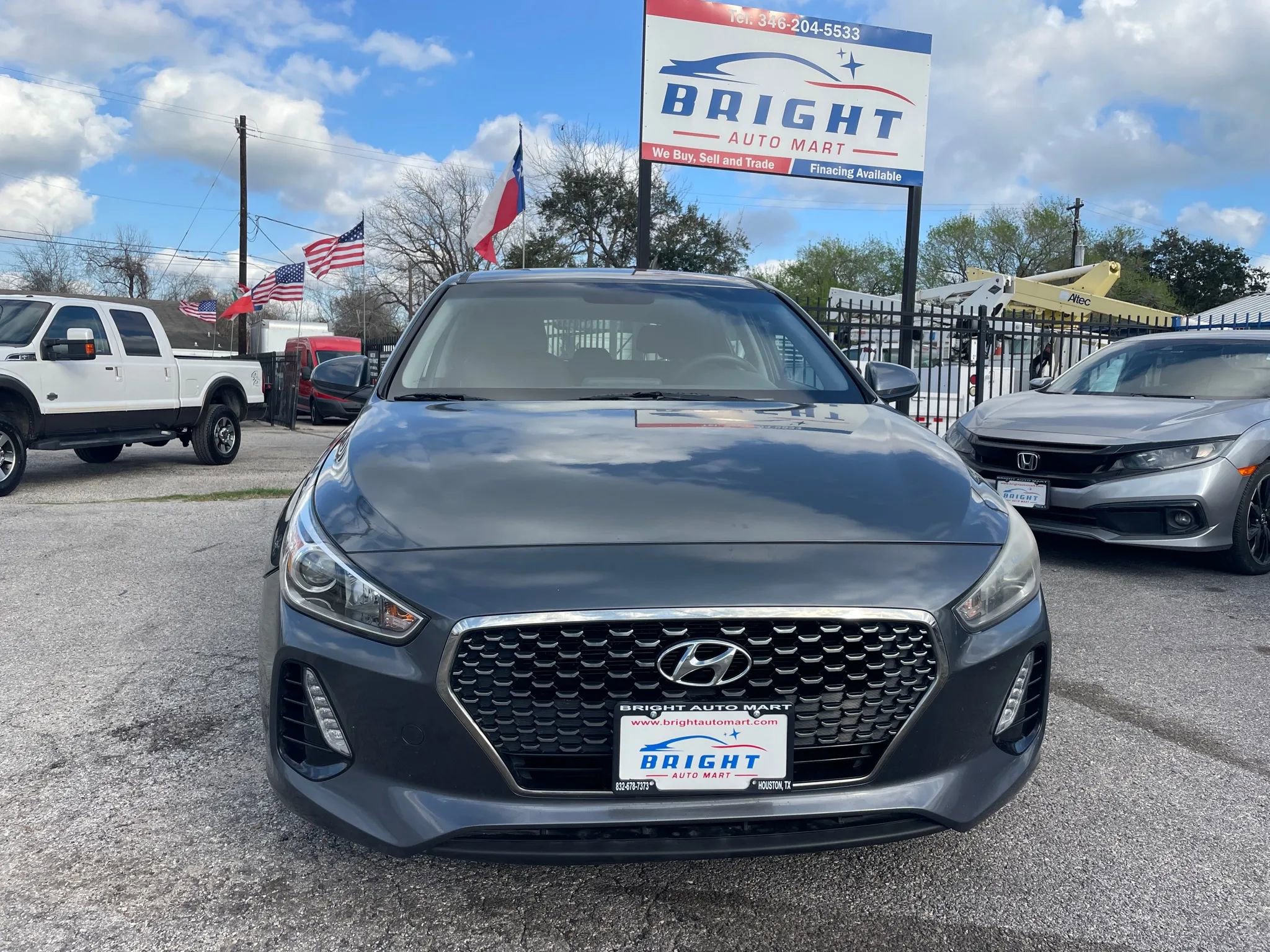 Used 2019 Hyundai Elantra GT FWD image 1