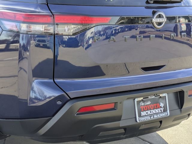 Used 2022 Nissan Pathfinder SV w/ SV Black Package image 9