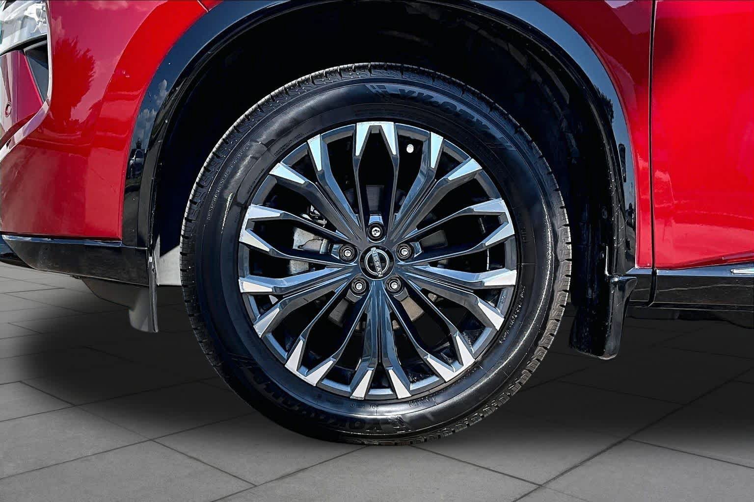 Used 2024 Nissan Rogue Platinum w/ Platinum Premium Package FWD image 11