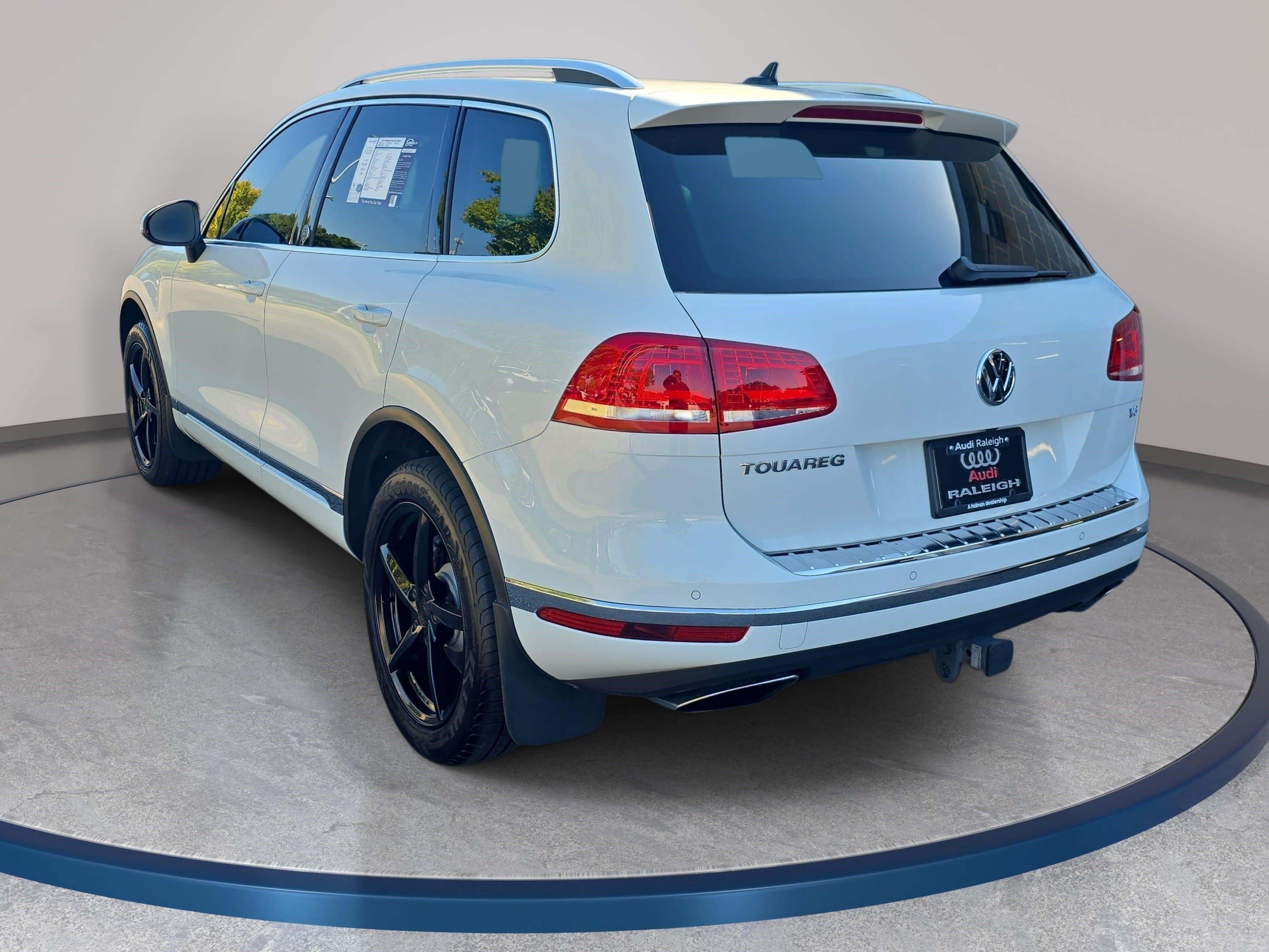 Used 2017 Volkswagen Touareg Wolfsburg Edition AWD/4WD image 7