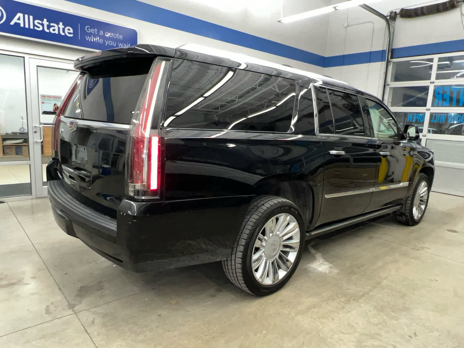 Used 2016 Cadillac Escalade ESV Platinum image 6