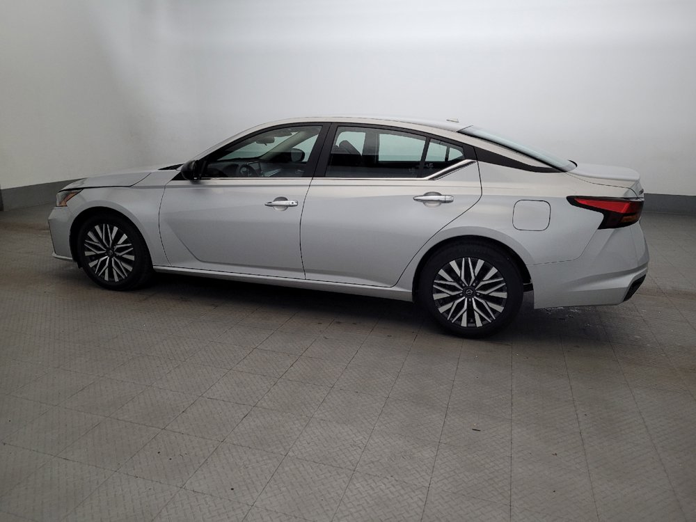 Used 2024 Nissan Altima 2.5 SV FWD image 3