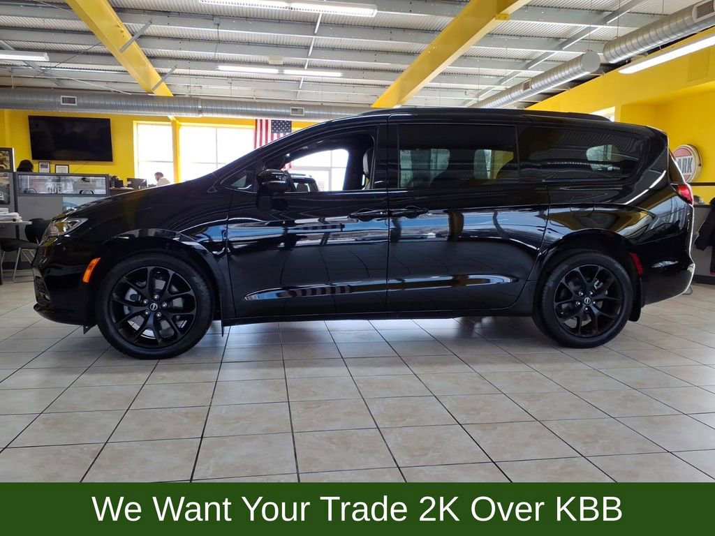 New 2026 Chrysler Pacifica Select w/ S Appearance Package