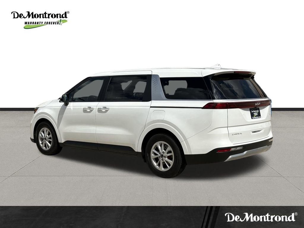Used 2024 Kia Carnival LX image 7