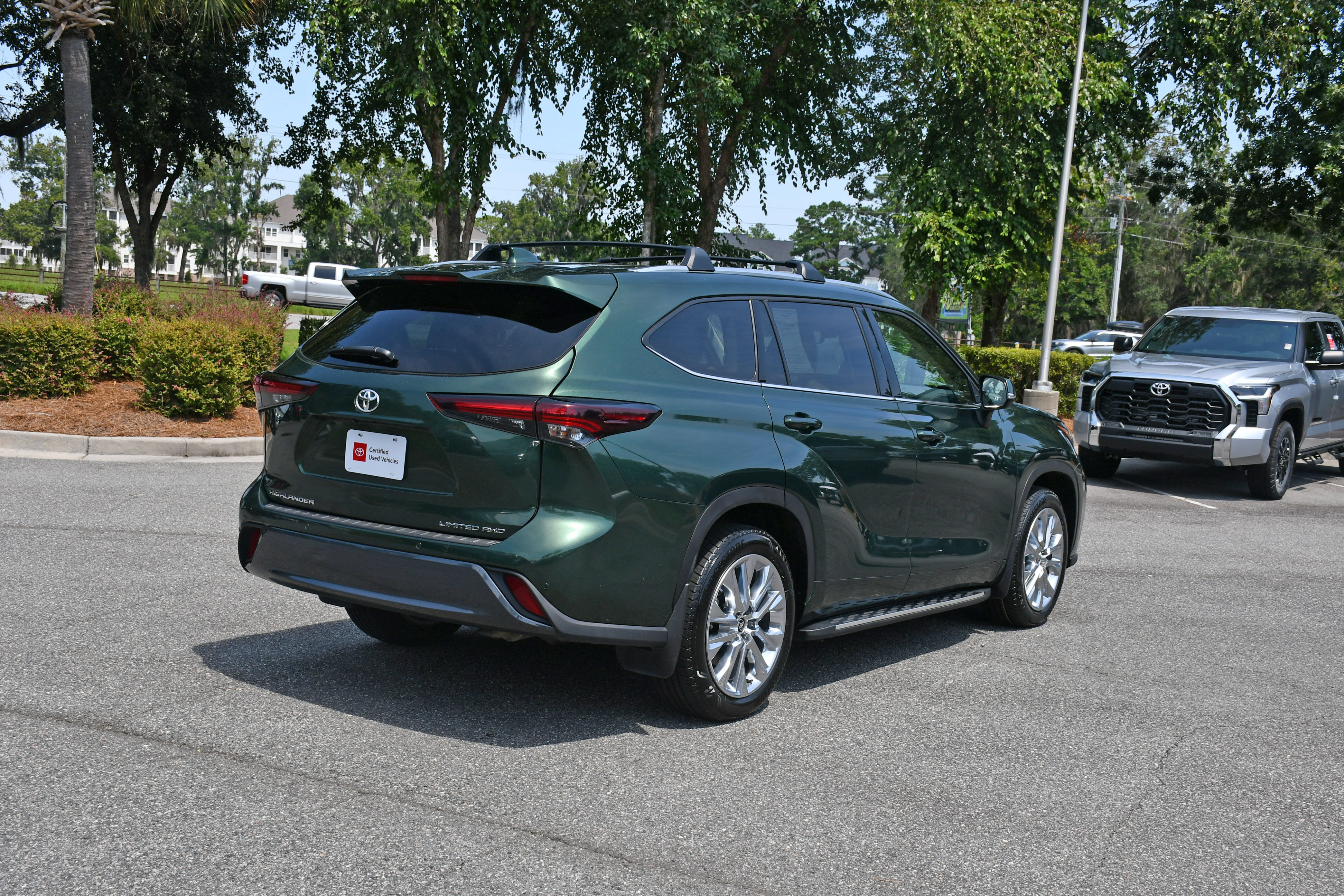 Certified 2025 Toyota Highlander LE AWD/4WD image 4