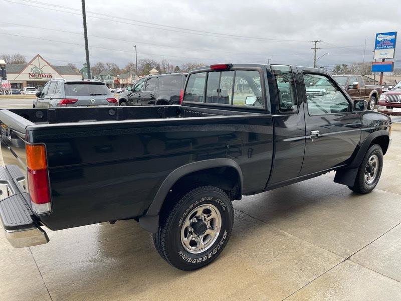 Used 1994 Nissan Pickup XE image 9