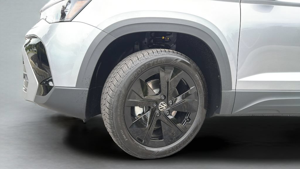 New 2026 Volkswagen Taos SE FWD image 36