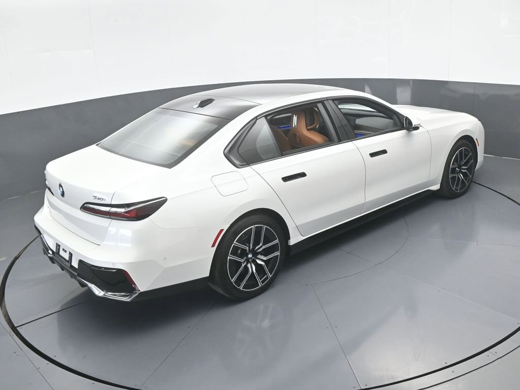 Used 2025 BMW 740i xDrive image 61