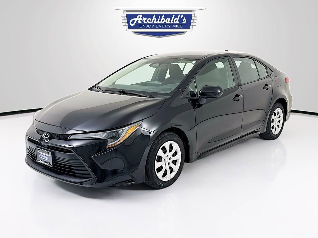 Used 2024 Toyota Corolla LE image 3