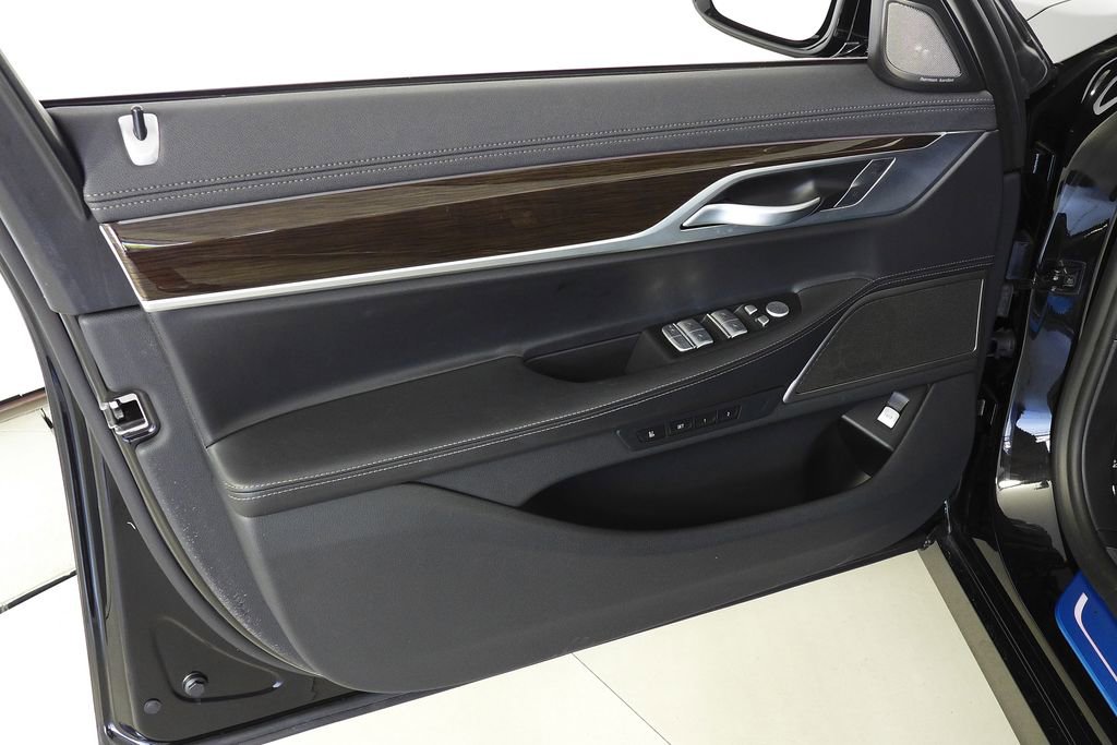 Used 2020 BMW 750i xDrive AWD/4WD image 11