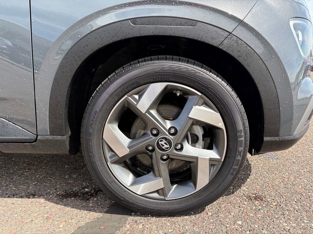 Used 2025 Hyundai Venue SEL FWD image 9