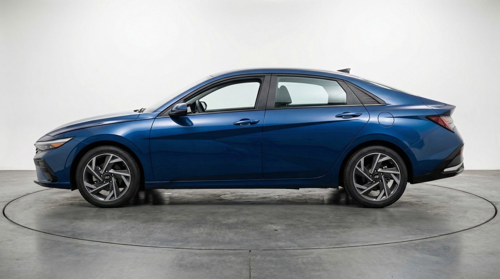 Used 2025 Hyundai Elantra SEL FWD image 5