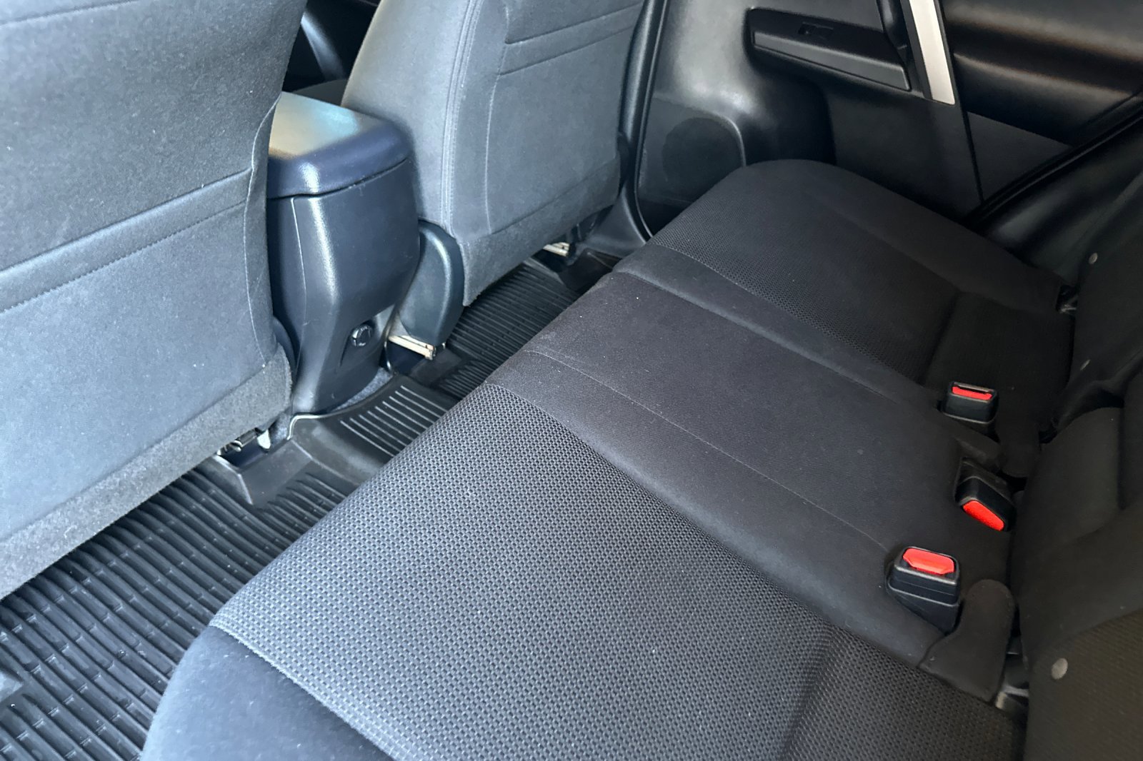 Used 2018 Toyota RAV4 XLE AWD/4WD image 12