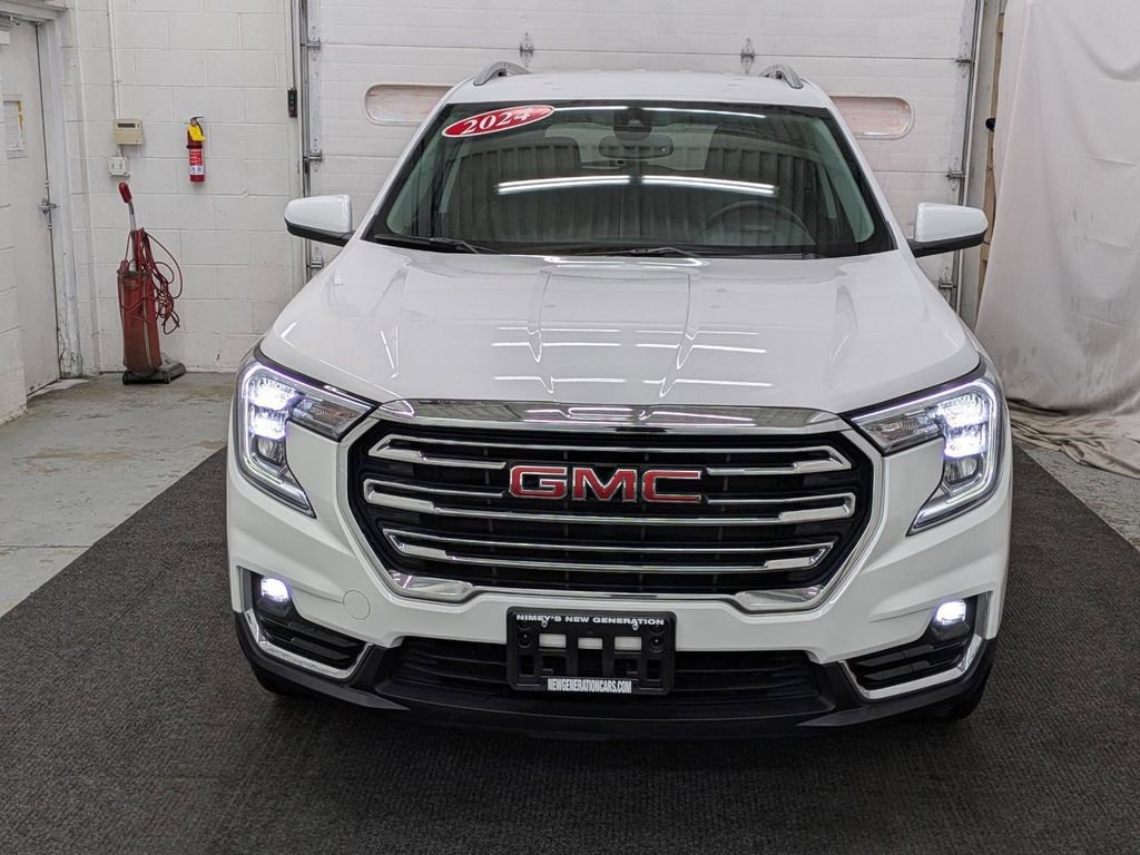 Used 2024 GMC Terrain SLT AWD/4WD image 14
