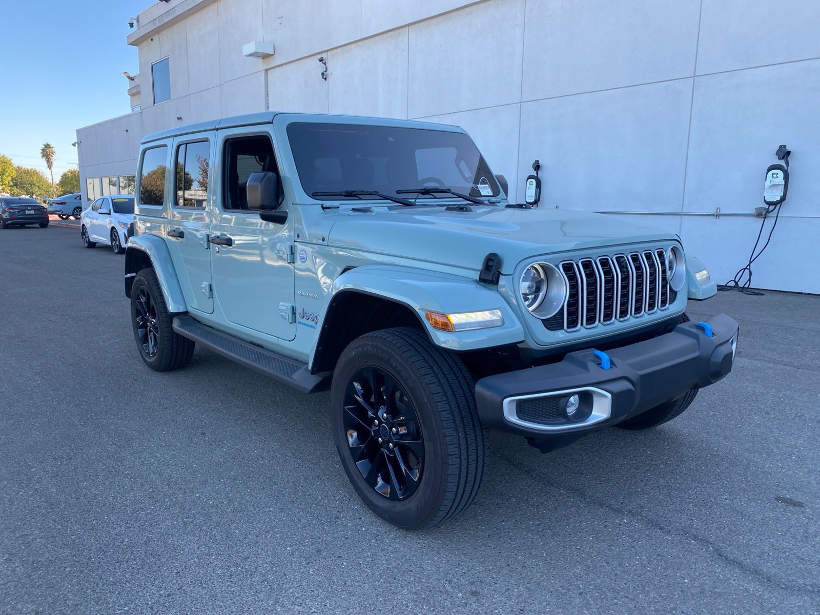 Used 2024 Jeep Wrangler Unlimited Sahara w/ Technology Group AWD/4WD image 4