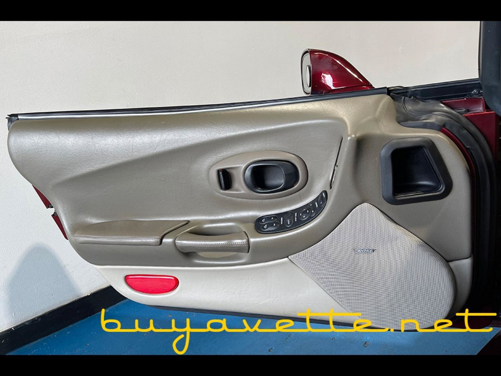 Used 2003 Chevrolet Corvette Coupe w/ Preferred Equipment Group RWD image 22