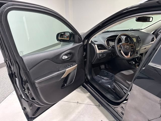 Used 2018 Jeep Cherokee Latitude w/ Safety Group AWD/4WD image 7