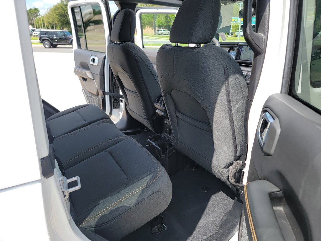 Used 2026 Jeep Wrangler Unlimited Sahara AWD/4WD image 15