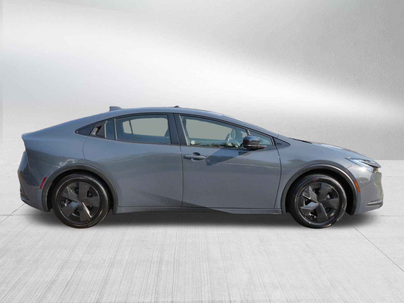 Certified 2025 Toyota Prius LE FWD image 9