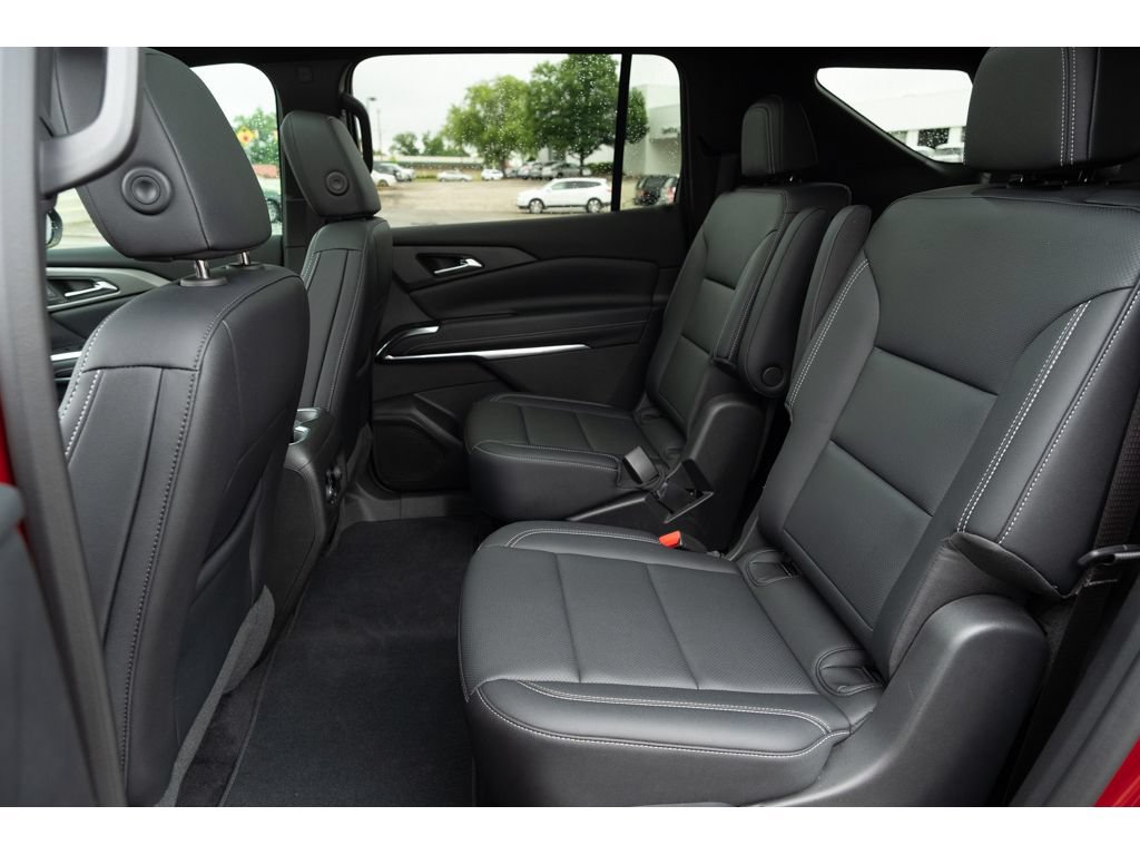 Used 2025 Chevrolet Traverse LT w/ Sun and Wheel Package FWD image 13