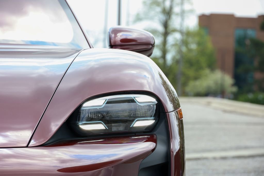 Certified 2022 Porsche Taycan GTS image 11