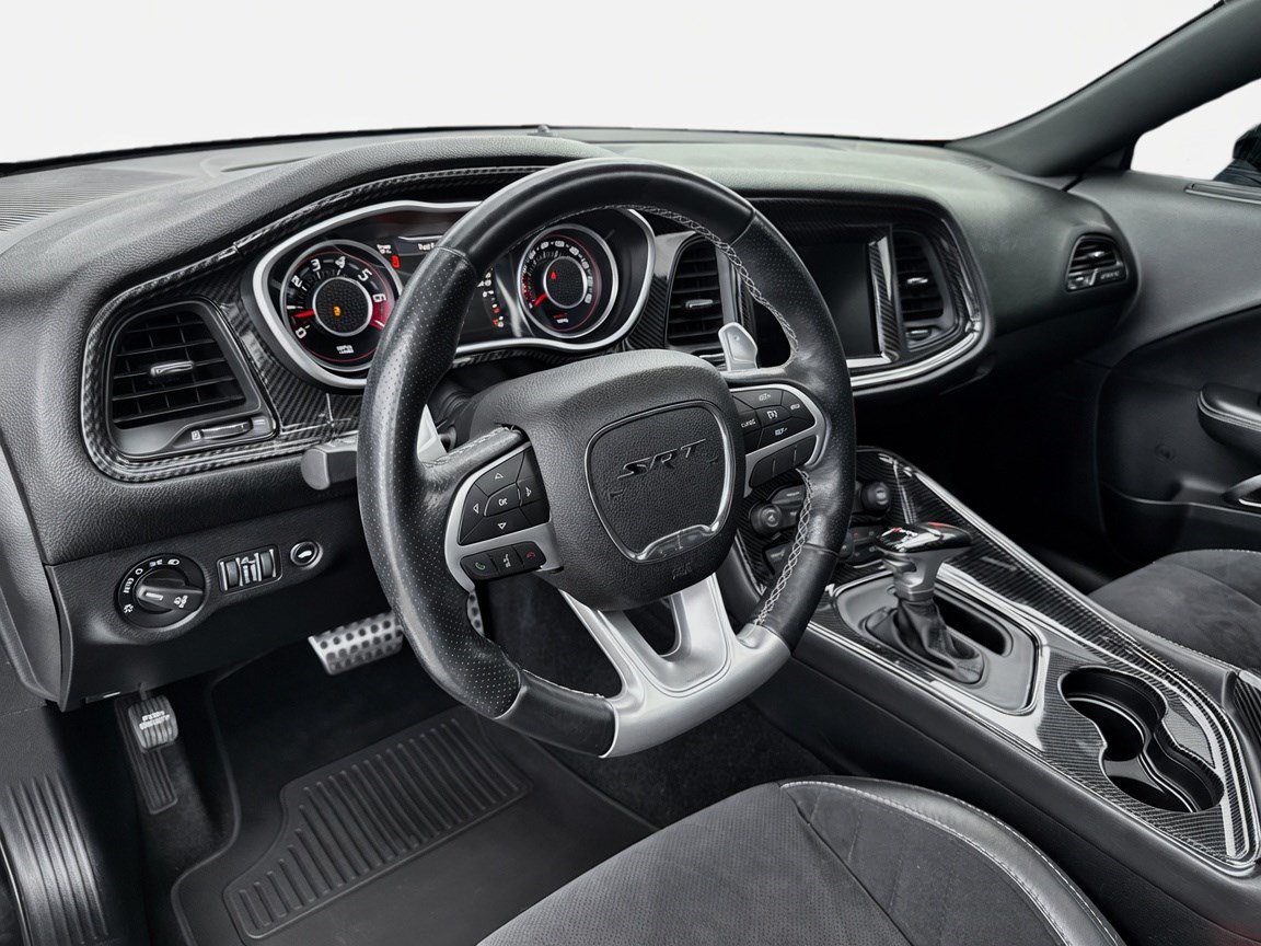 Used 2015 Dodge Challenger SRT RWD image 7