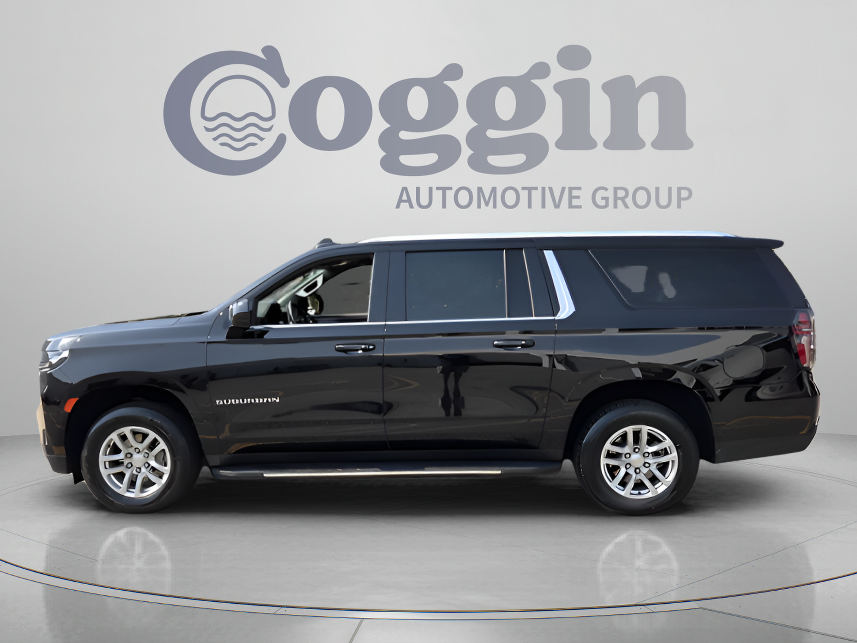 Certified 2024 Chevrolet Suburban LT RWD image 2