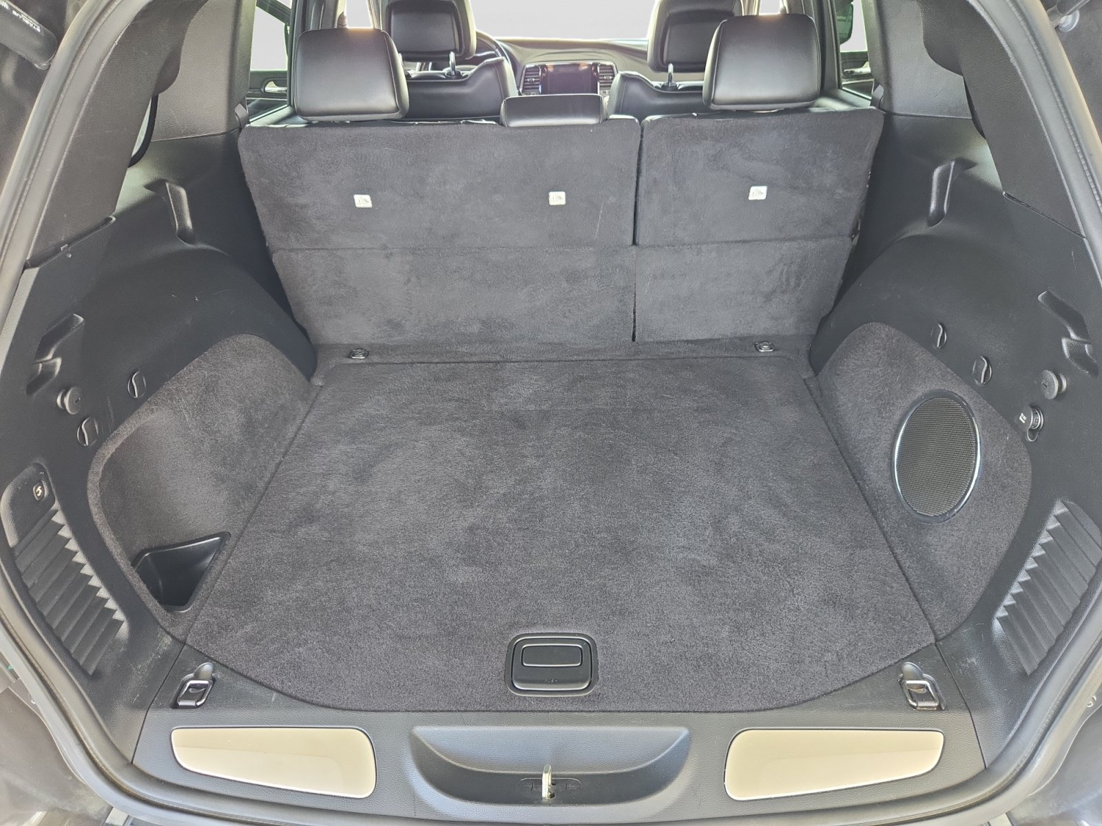 Used 2020 Jeep Grand Cherokee Overland RWD image 18