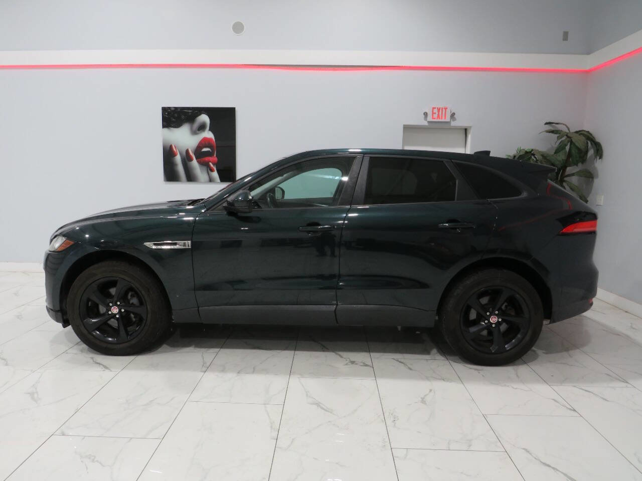 Used 2017 Jaguar F-PACE Premium image 7