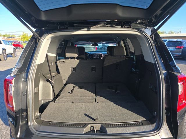 Used 2023 GMC Acadia SLE image 13