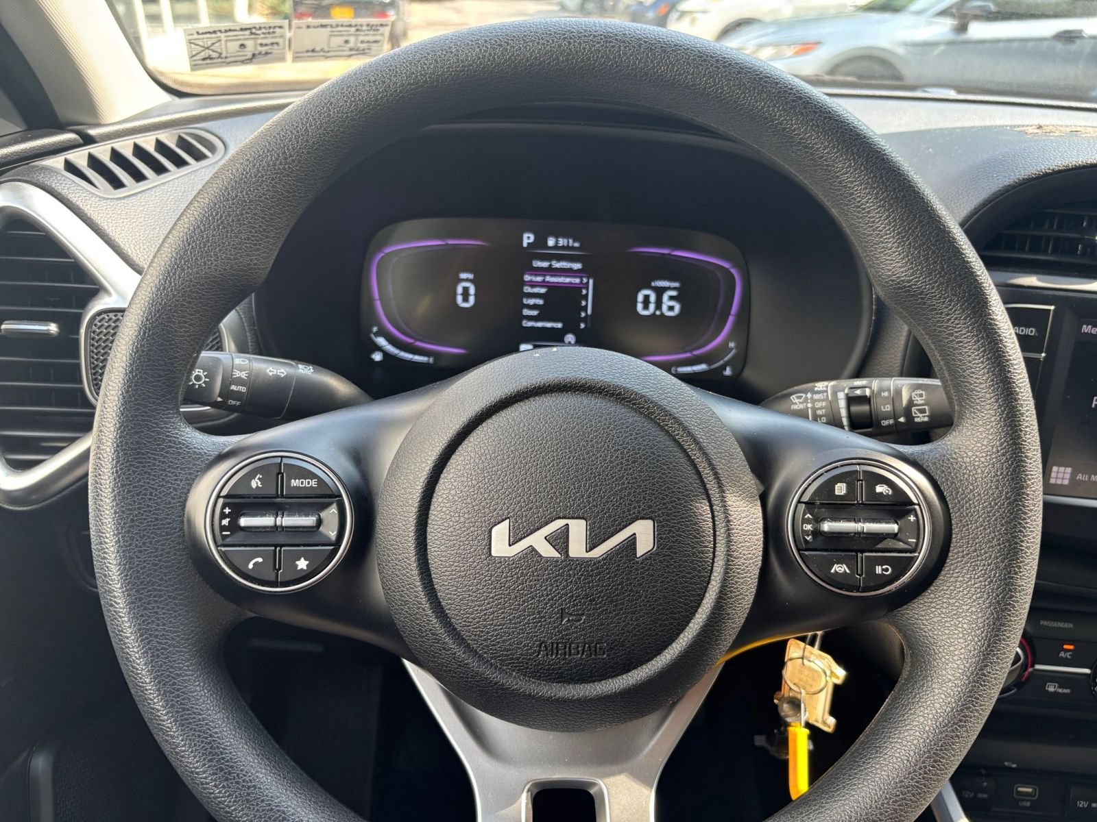 Used 2025 Kia Soul LX w/ LX Technology Package FWD image 25