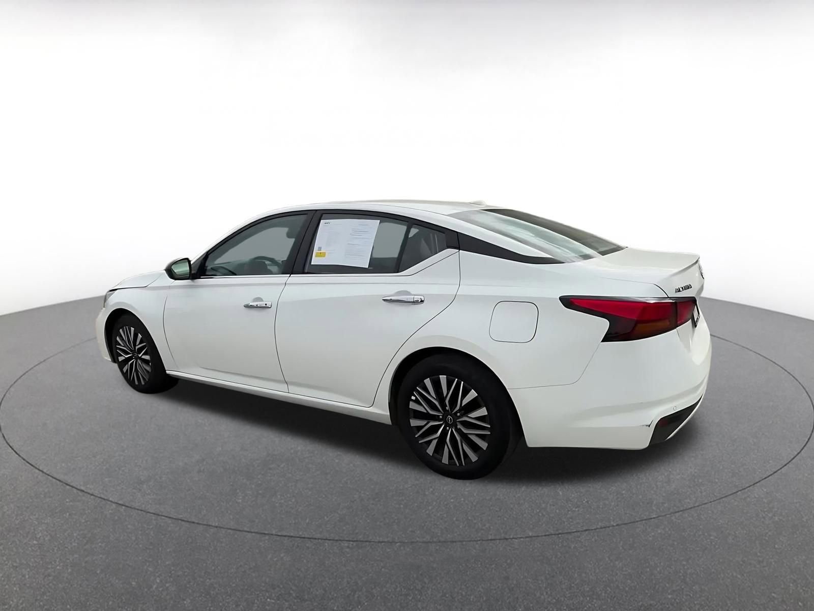 Used 2025 Nissan Altima 2.5 SV FWD image 10