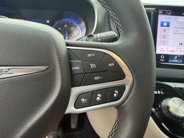Used 2024 Chrysler Pacifica Touring-L FWD image 21