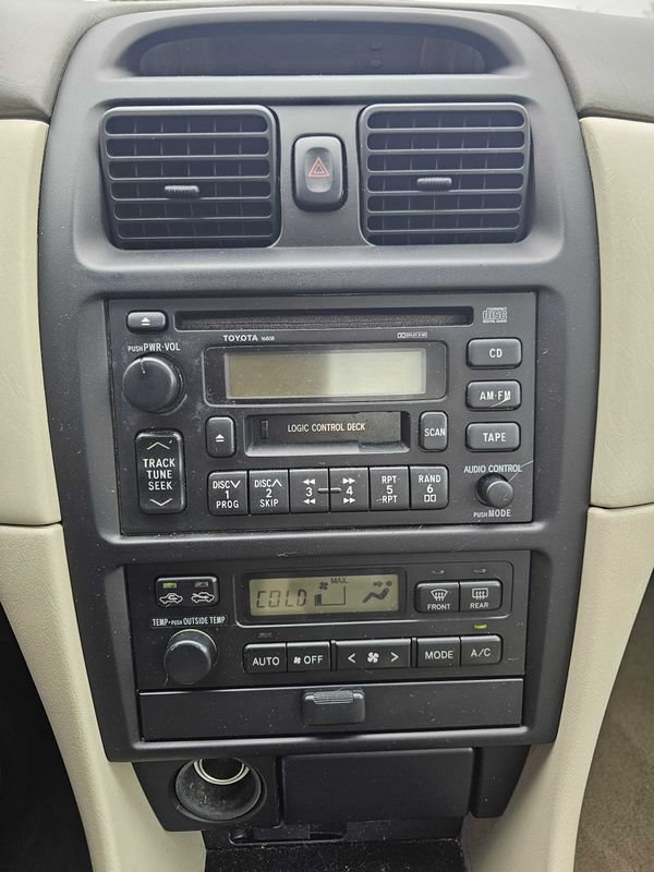 Used 1999 Toyota Solara SLE w/ Sport Pkg FWD image 15