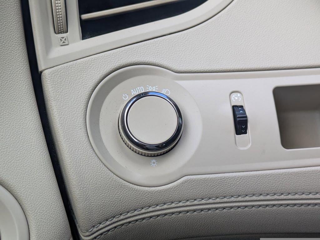 Used 2014 Buick LaCrosse image 21