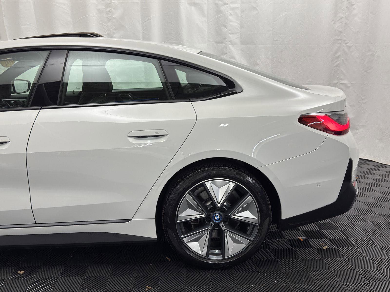 Used 2023 BMW i4 eDrive35 w/ Premium Package image 7